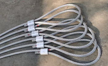 Précautions relatives aux élingues et aux appareils de levage